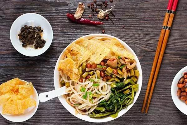 袋装螺蛳粉一包多少大卡,一包袋装螺蛳粉有几两粉