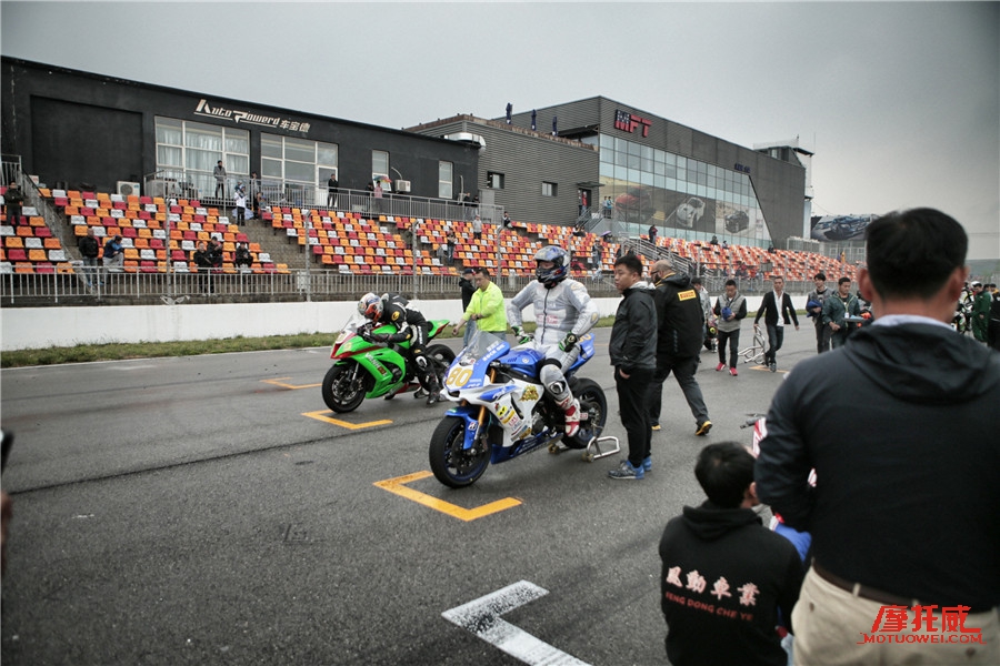 “旱鸭子与水怪”2016我是车手挑战赛首战摩托车组