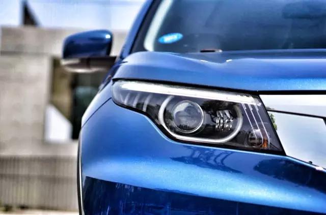 车主吐槽观致5：车太宽，够不着大腿