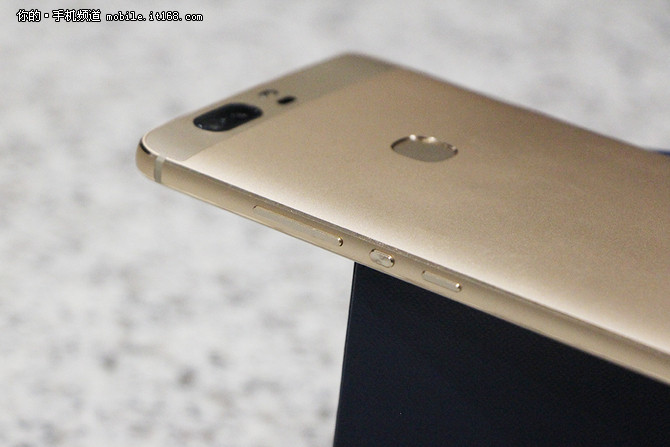 荣耀v8的缺点,旗舰手机性能评测