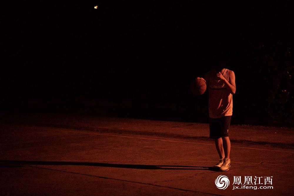 凤见第52期：差一张机票，我就能看看凌晨四点的洛杉矶