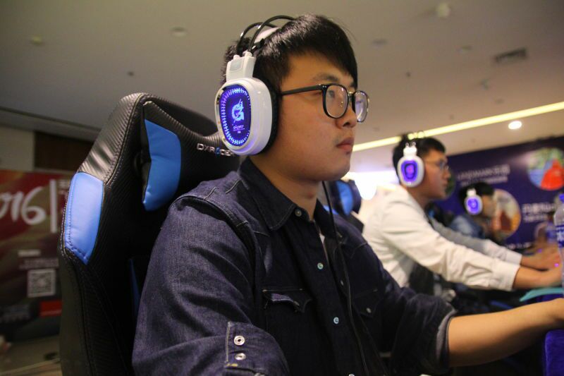 dxracer电竞桌1.4,dxracer傲风