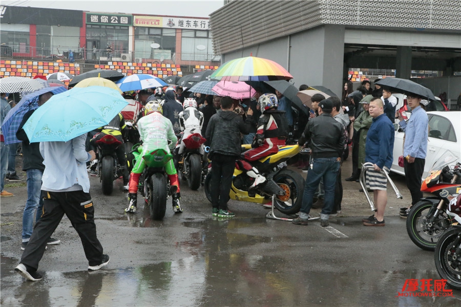 “旱鸭子与水怪”2016我是车手挑战赛首战摩托车组