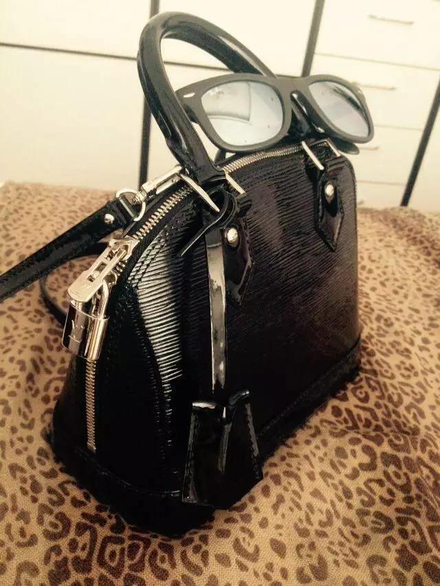 大牌包包有哪些实用耐背的,撞包的原因