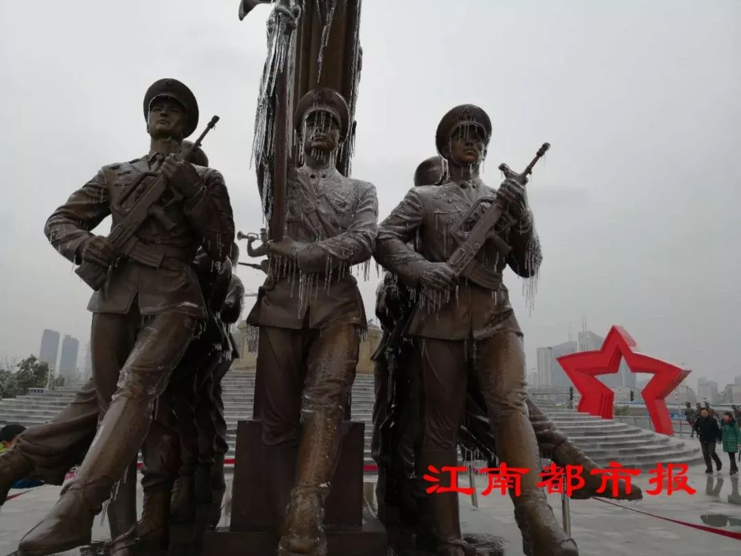 冰雪中的英雄城！这组独特的“冰雕图”，感动一座城···