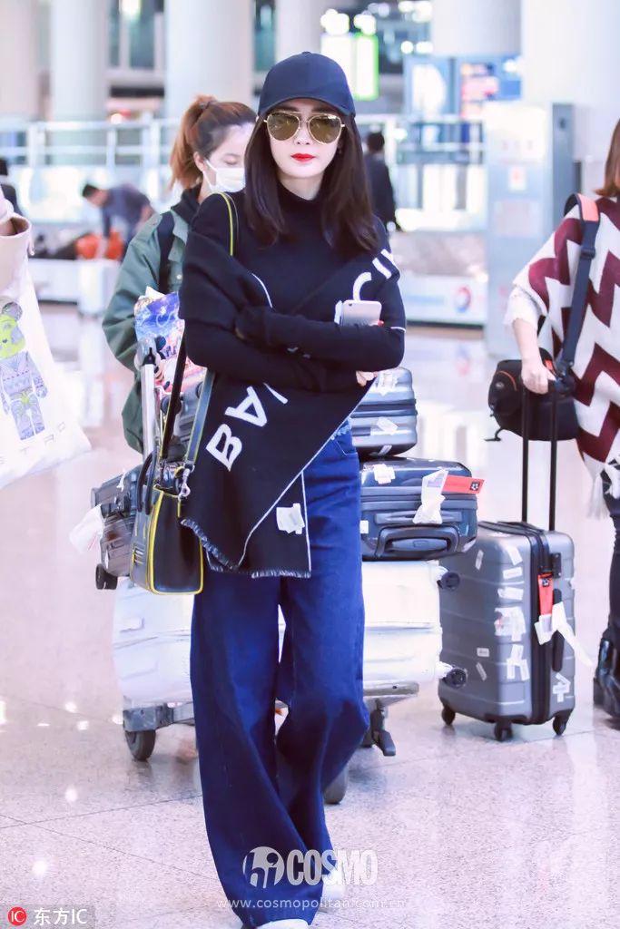 时髦办｜还不知道它？你和时髦之间只差一条印字围巾的距离