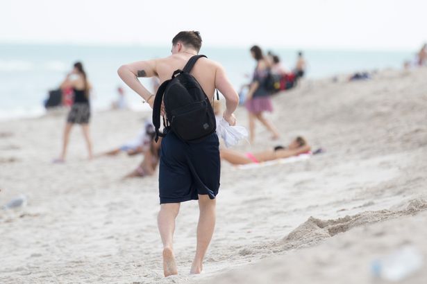 小贝悄悄憋了5年的足球队成立了！送祝福的豁牙小七笑开了花