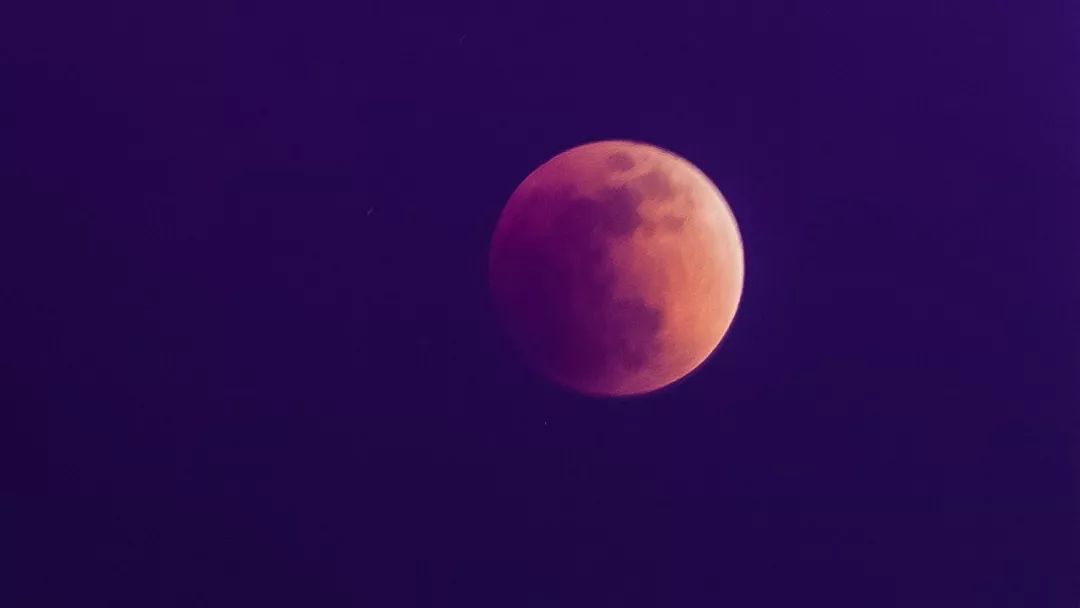 请珍惜拍月亮的老法师，你知道他们为了一张照片少买了几辆车吗！