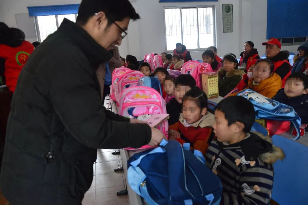 第六年了，他们总是带着满满的爱让孩子插上梦想的翅膀