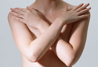 乳房全切和乳房重建能同时手术吗,乳房重建切口