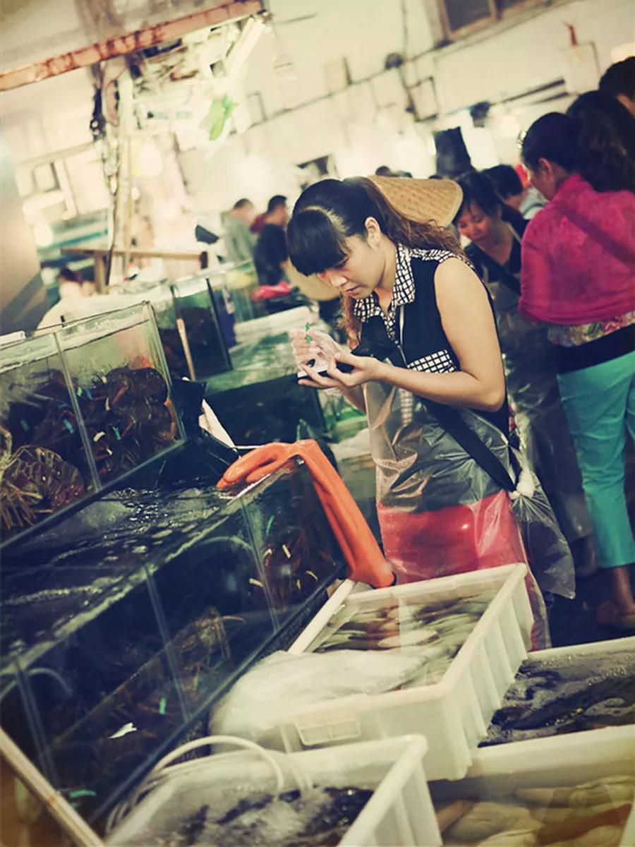 宁波小伙放弃7年国企铁饭碗,转行杀鱼,现在怎么样了?