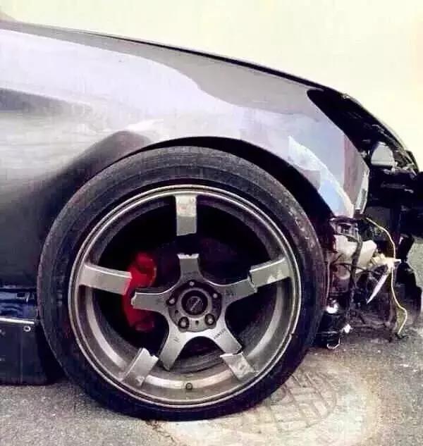 假轮毂和真轮毂对比,正品轮毂和国产轮毂