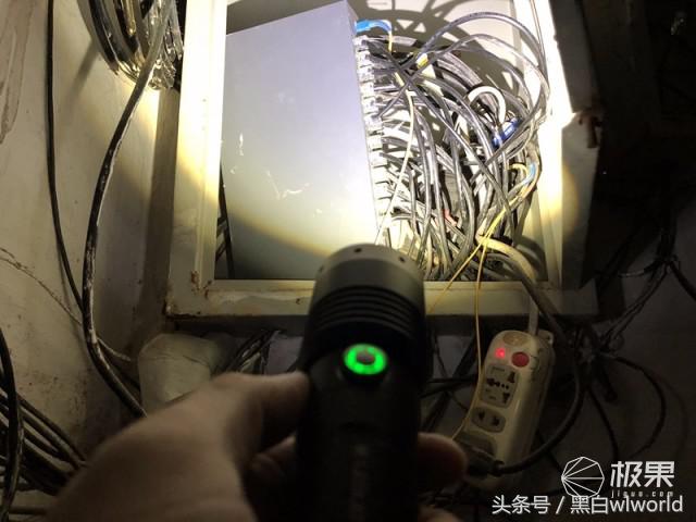 强光家用手电筒远射超亮,照明超远强光手电