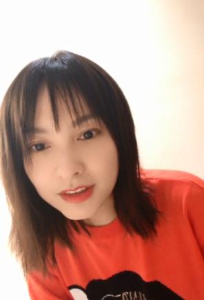 最近吴昕晒出一款的化妆水,吴昕参加活动用的什么护肤品