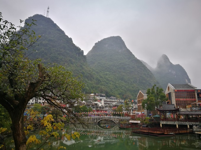 烟雨朦胧中的桂林山水,最简单桂林阳朔西街风景写生图片