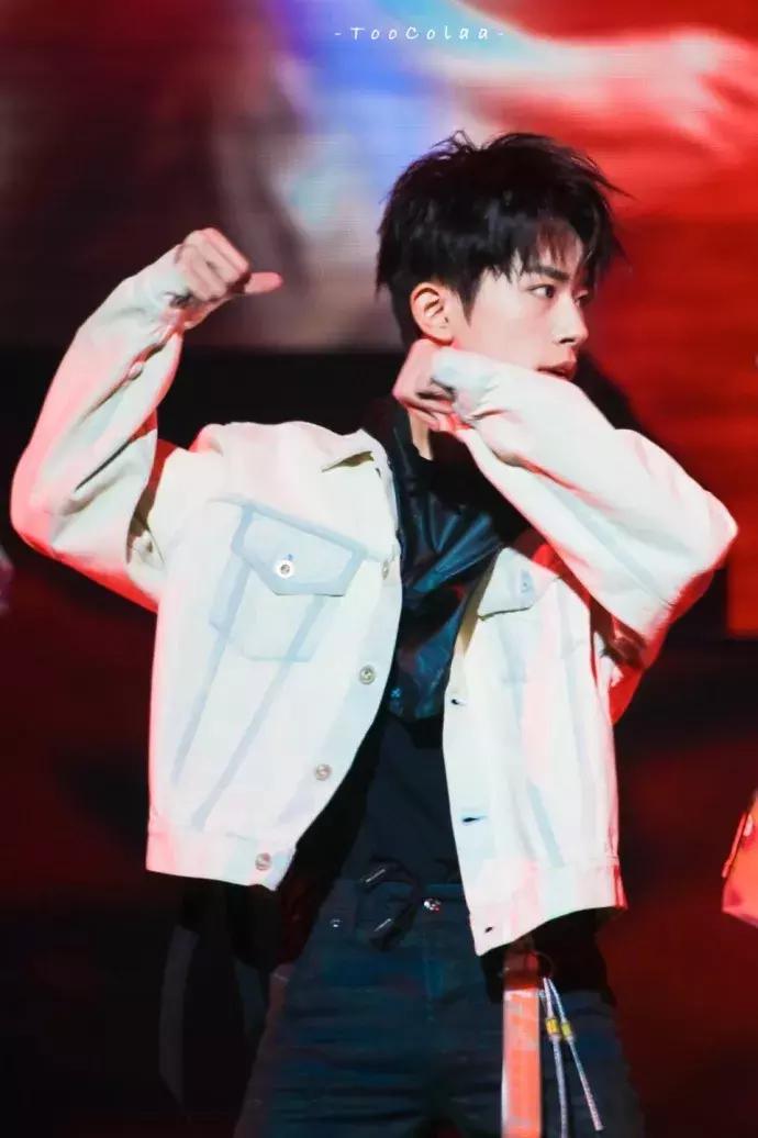 魔法城堡tfboys易烊千玺solo,易烊千玺个人舞台solo舞蹈