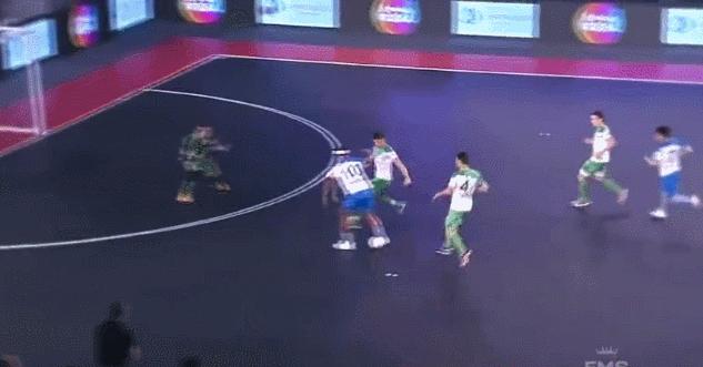 足球精灵小罗十佳球,小罗足球巅峰之战