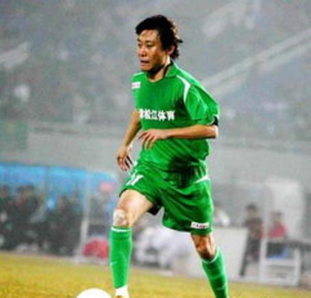 曾经的足坛第一前锋“浪子”曾骗情那英，吸毒打架