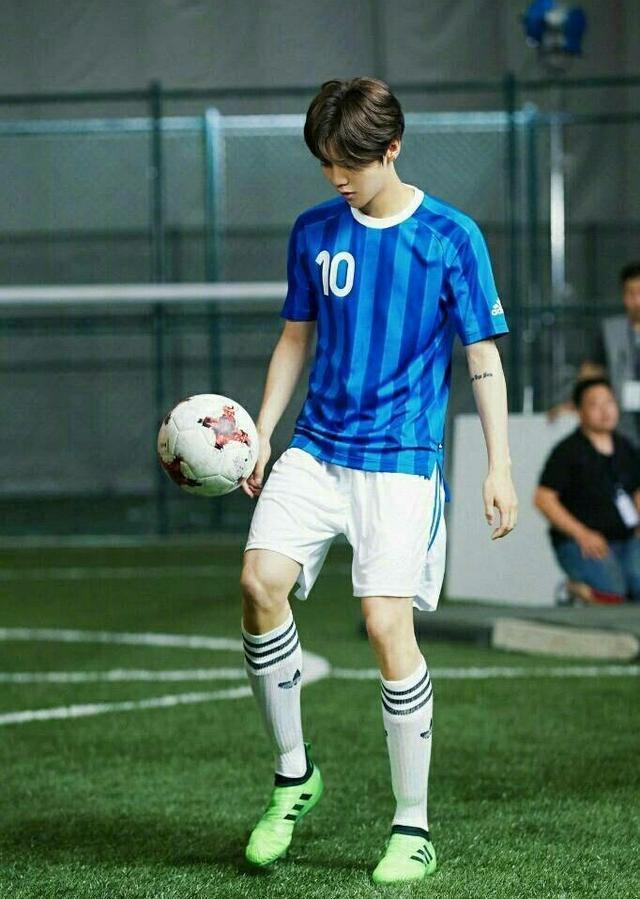 鹿晗足球高光合集,鹿晗被演员耽误的歌手