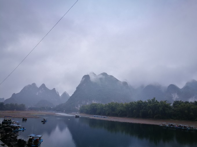 烟雨朦胧中的桂林山水,最简单桂林阳朔西街风景写生图片
