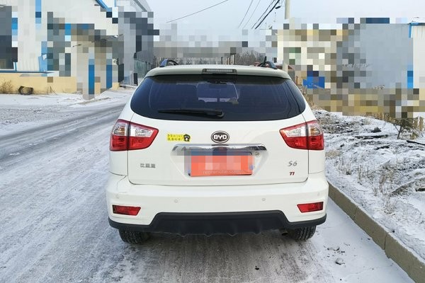 比亚迪s6全部款式,比亚迪s6后排空间