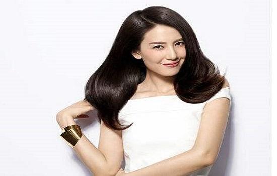 头发枯燥无光泽什么原因,为什么感觉自己的头发那么粗糙