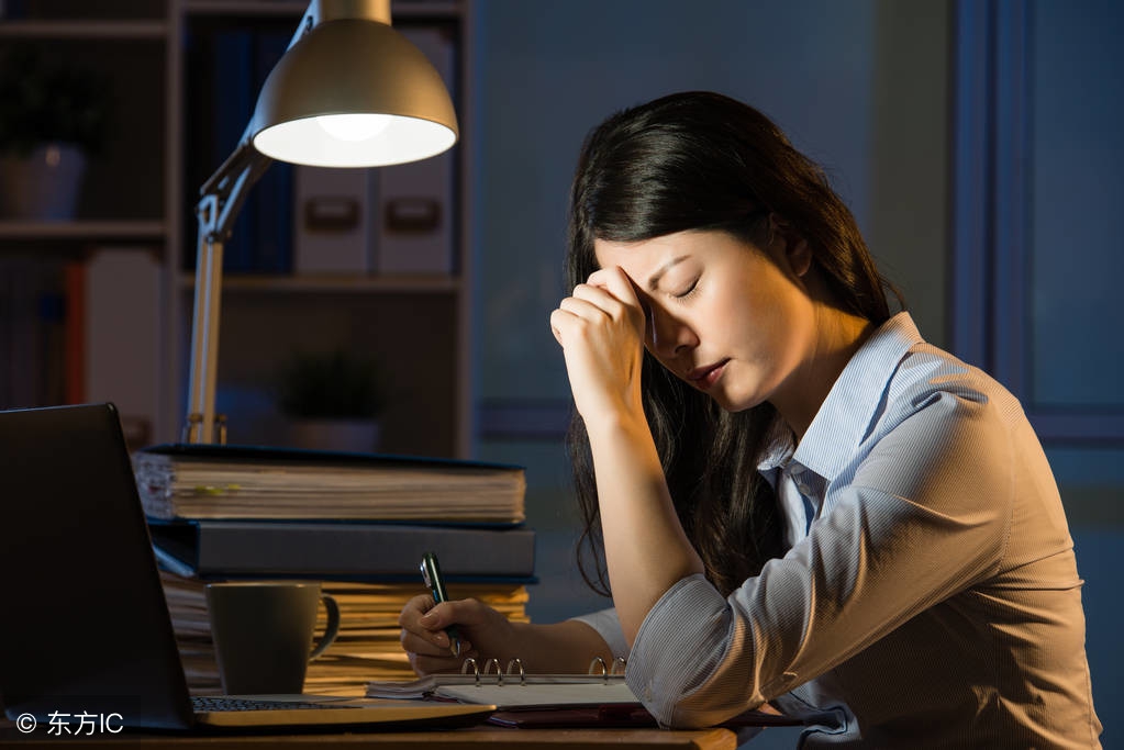 眼睛有黑影飘动是飞蚊症怎么治疗,眼睛有黑影飘来飘去怎么治疗