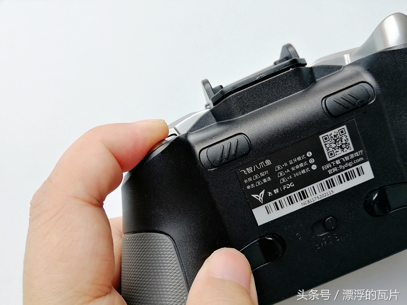 飞智八爪鱼二代手柄玩游戏,飞智八爪鱼游戏手柄推荐