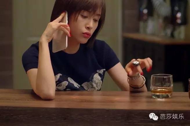 每日星范|曲筱绡一个包包挂件就要四五千，却依然爱几百块的设计师品牌，这样的白富美才是真女神！