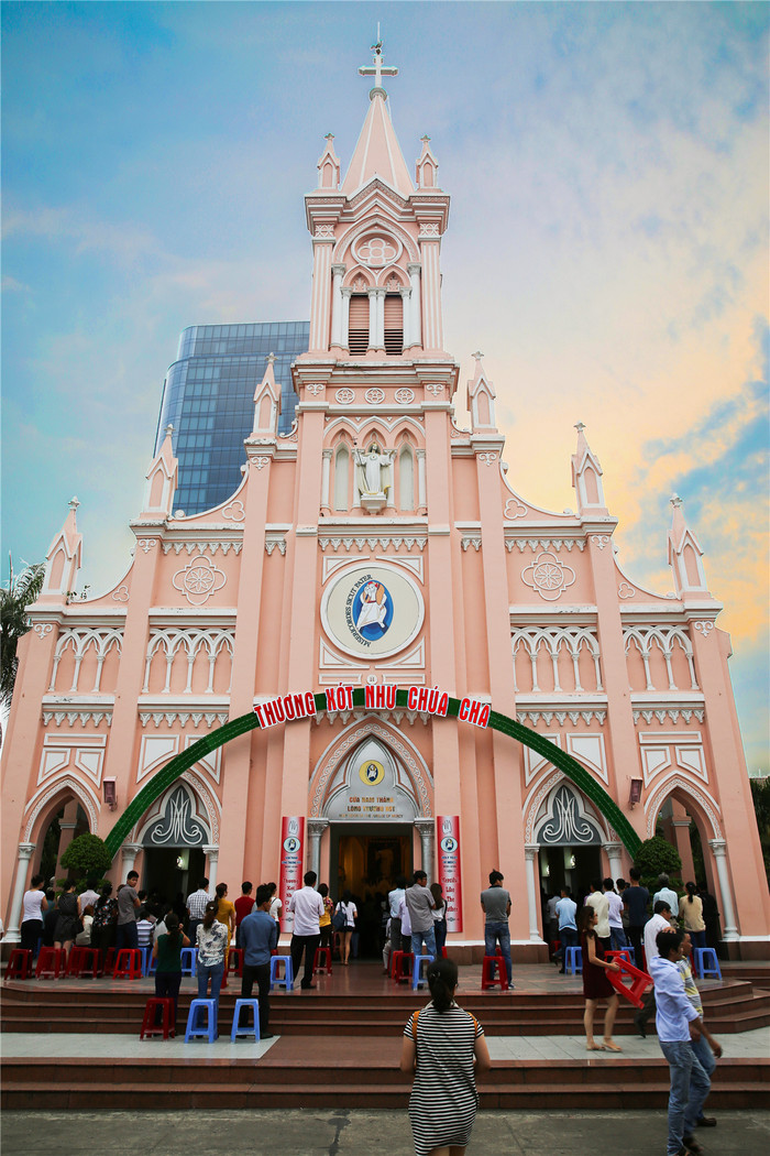 周末越南团进入东兴旅游,节假日去越南旅游怎么样