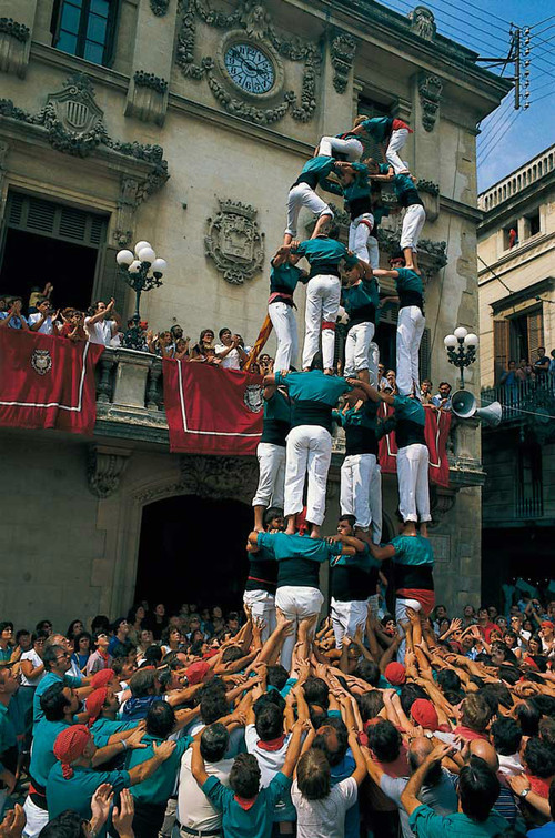 西班牙叠人塔起源,西班牙叠人塔完整视频