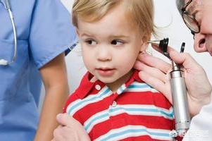 小孩子耳朵有异物怎么弄出来,孩子耳朵里进小东西该怎么办