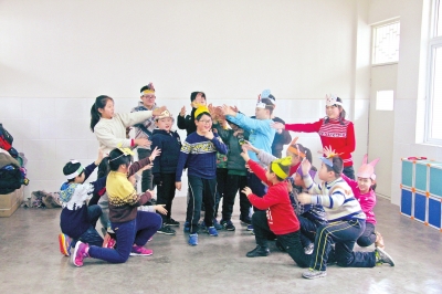 买年货、达人秀、踢毽子……郑州小学期末测试玩出新花样!