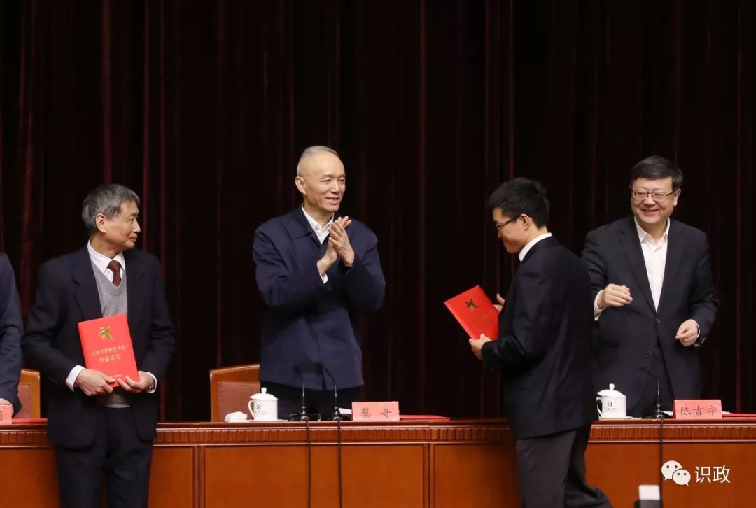 他们从蔡奇、陈吉宁手中接过北京市最高科学奖