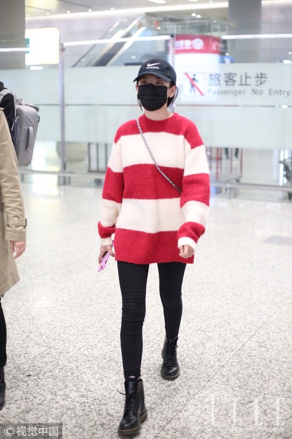 马丁靴牛仔裤配卫衣女,关晓彤马丁靴同款