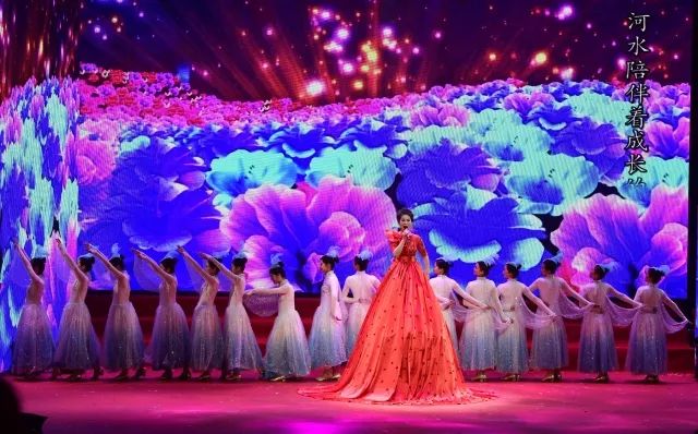 警察节目感动全场观众落泪,慰问演出感动