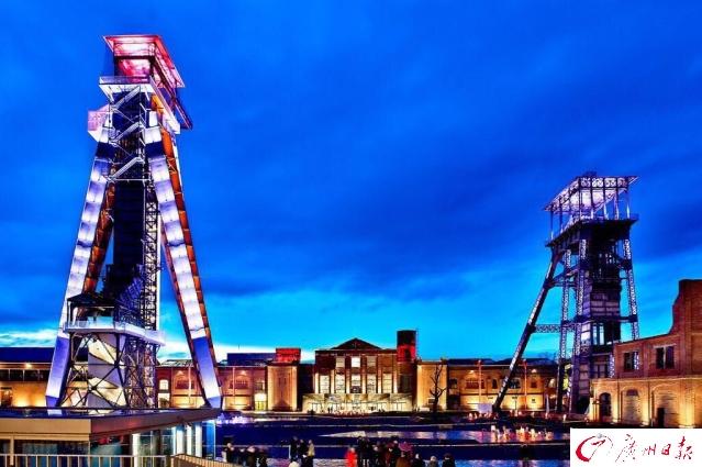 世界名塔亮灯,世界地标建筑灯光秀