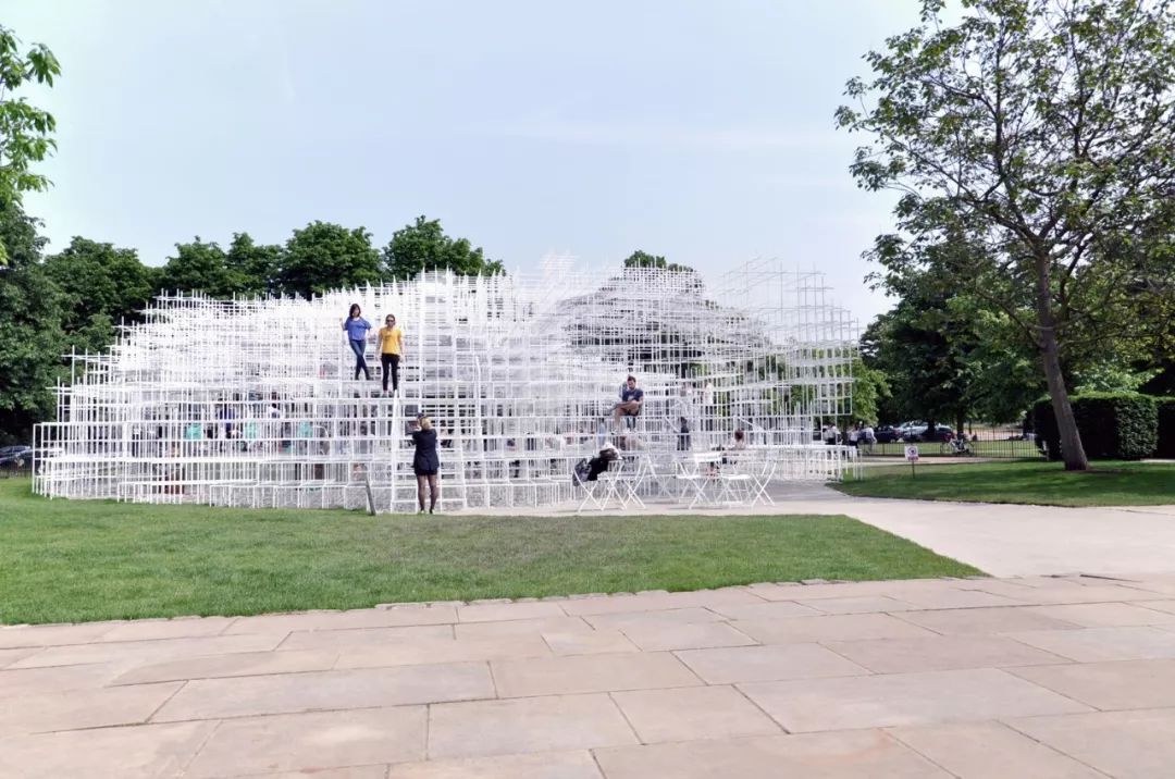 厉害了北京！伦敦蛇形画廊首次亮相海外，建筑大师们的跨时空竞赛