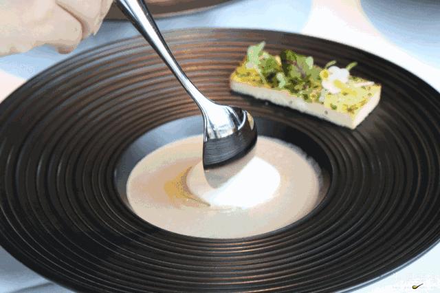 在艺术馆里吃饭是一种怎样的体验,在美术馆里面吃料理