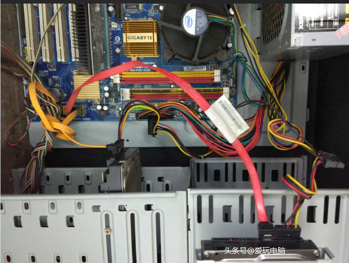 一台电脑能不能装两块硬盘,如何在一台电脑上装两块硬盘