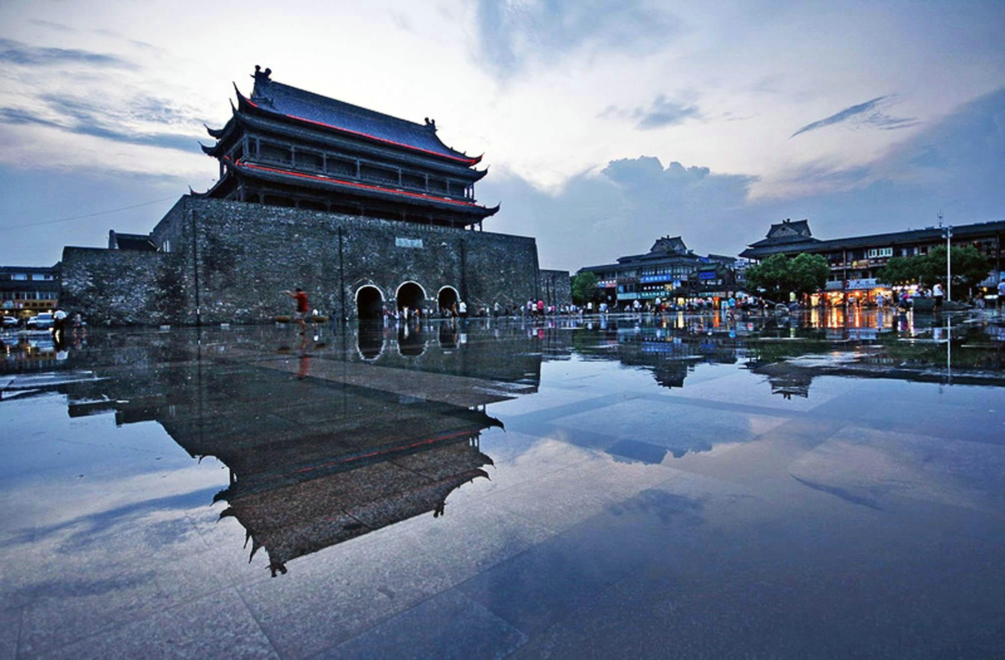 朱元璋为何要修建中都皇城，最后怎么成为了烂尾楼？