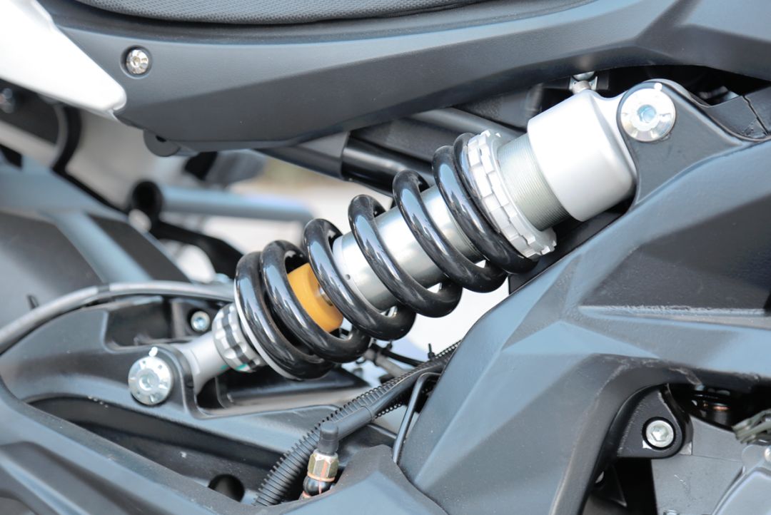 贝纳利黄龙600巡航版测评,贝纳利黄龙600巡航版评测