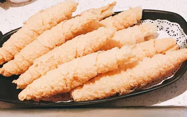 城中炫富新时尚，吃一顿粉粉的桃花玉面美人锅