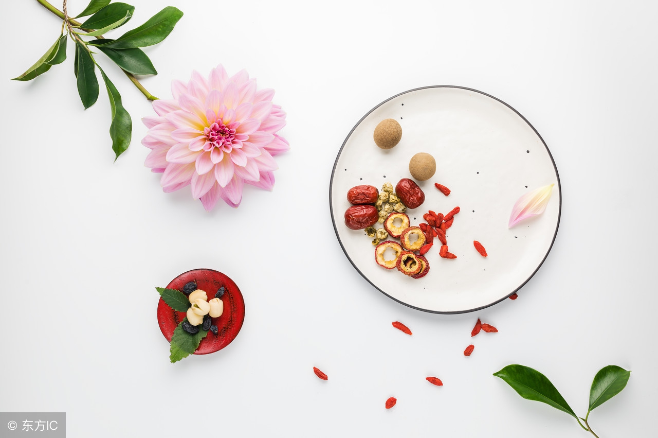 嘴唇干裂起皮怎么食补,冬季养生冬季嘴唇干裂起皮的原因