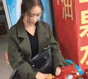 “性取向测试!”如果你看到的是一群人在游泳,那就再仔细看看