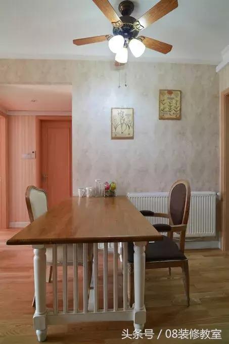 一直在纠结沙发背景墙要不要挂画,今年最流行挂画怎么选