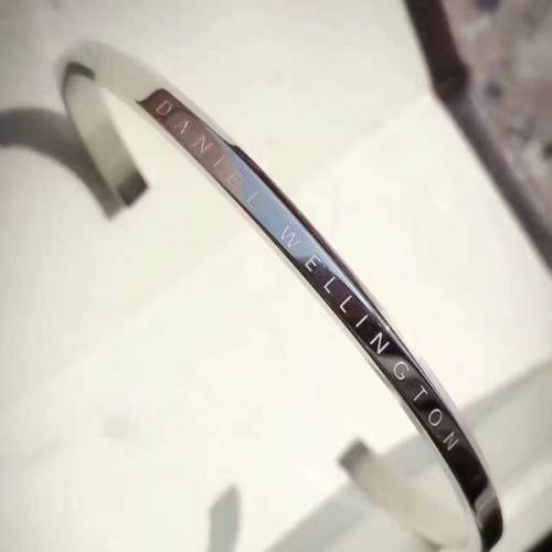 刚过完情人节又要迎接三八妇女节,在家迎接情人节