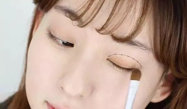 怎么样化妆看起来很透亮,这样化妆更显年轻