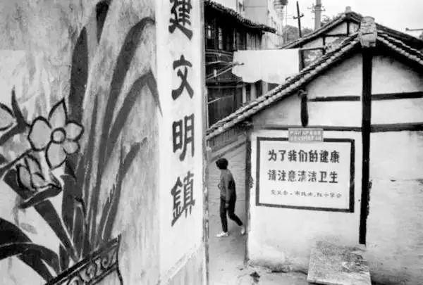 1957年的裸模与热吻！这个外国人在中国*拍偷**的老照片你一定没见过