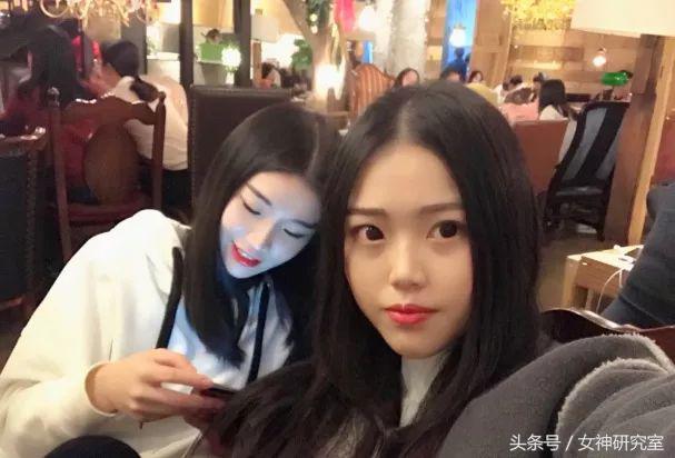 她是月光族又爱又恨的奢侈品商人，也是奢侈品的忠实粉丝